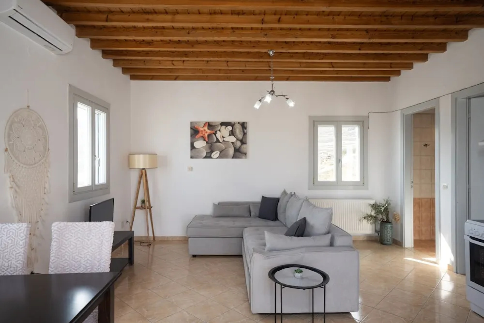 1 Bd Emerald Apt w Sparkling Shared Pool