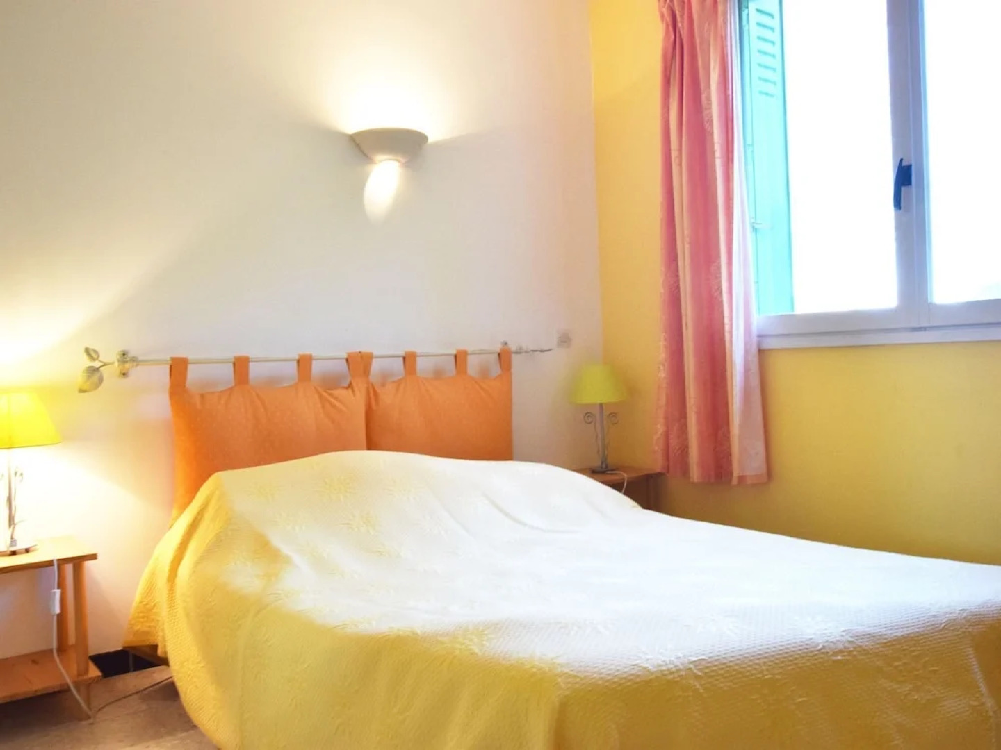 Beautiful Holiday Home in Bourdeaux with Hill View