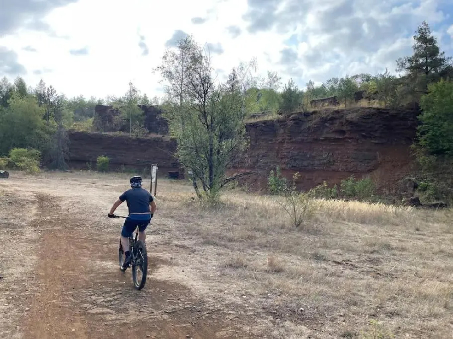 Studio situé aux abords de la forêt avec parking