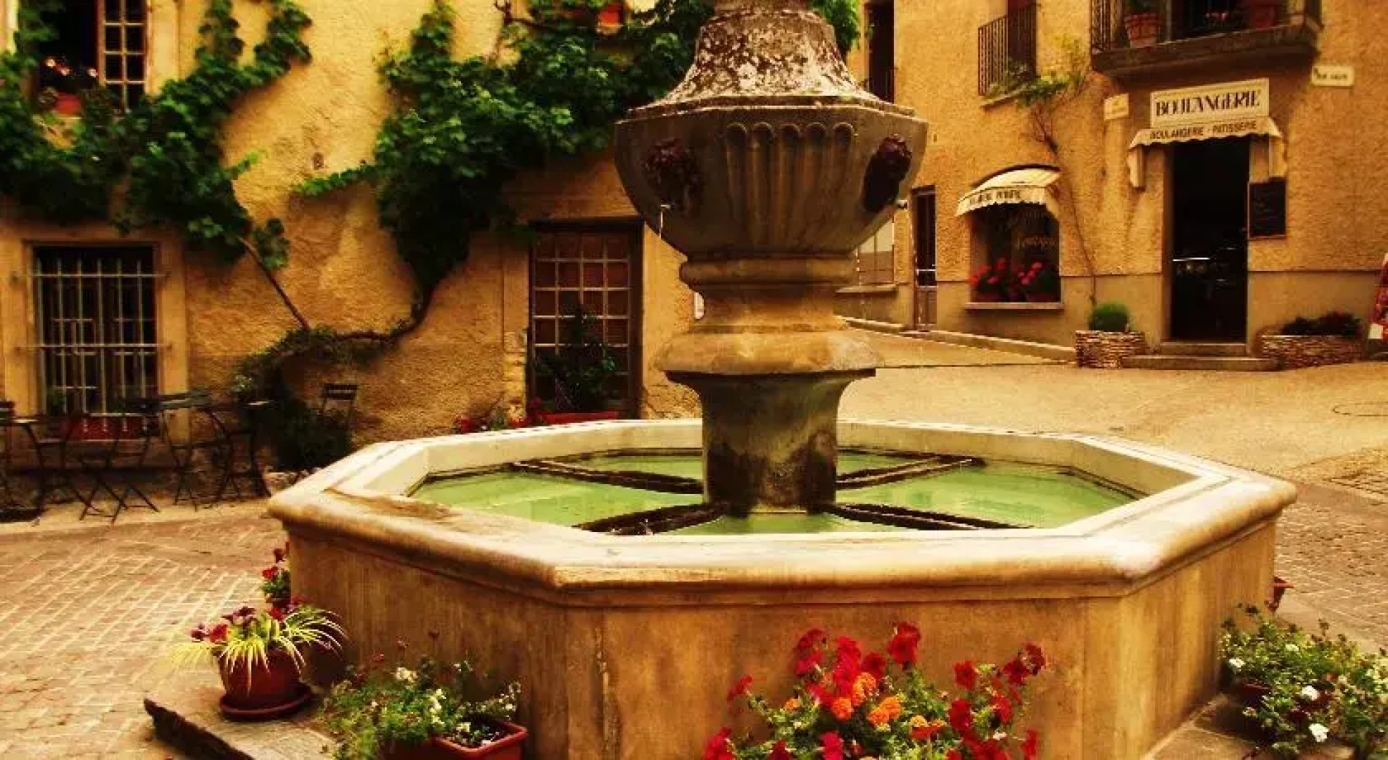 La Maison aux Volets Bleus