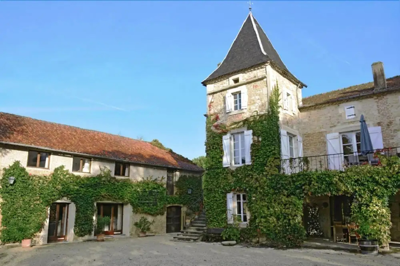 Wonderful location for weddings and parties by French château