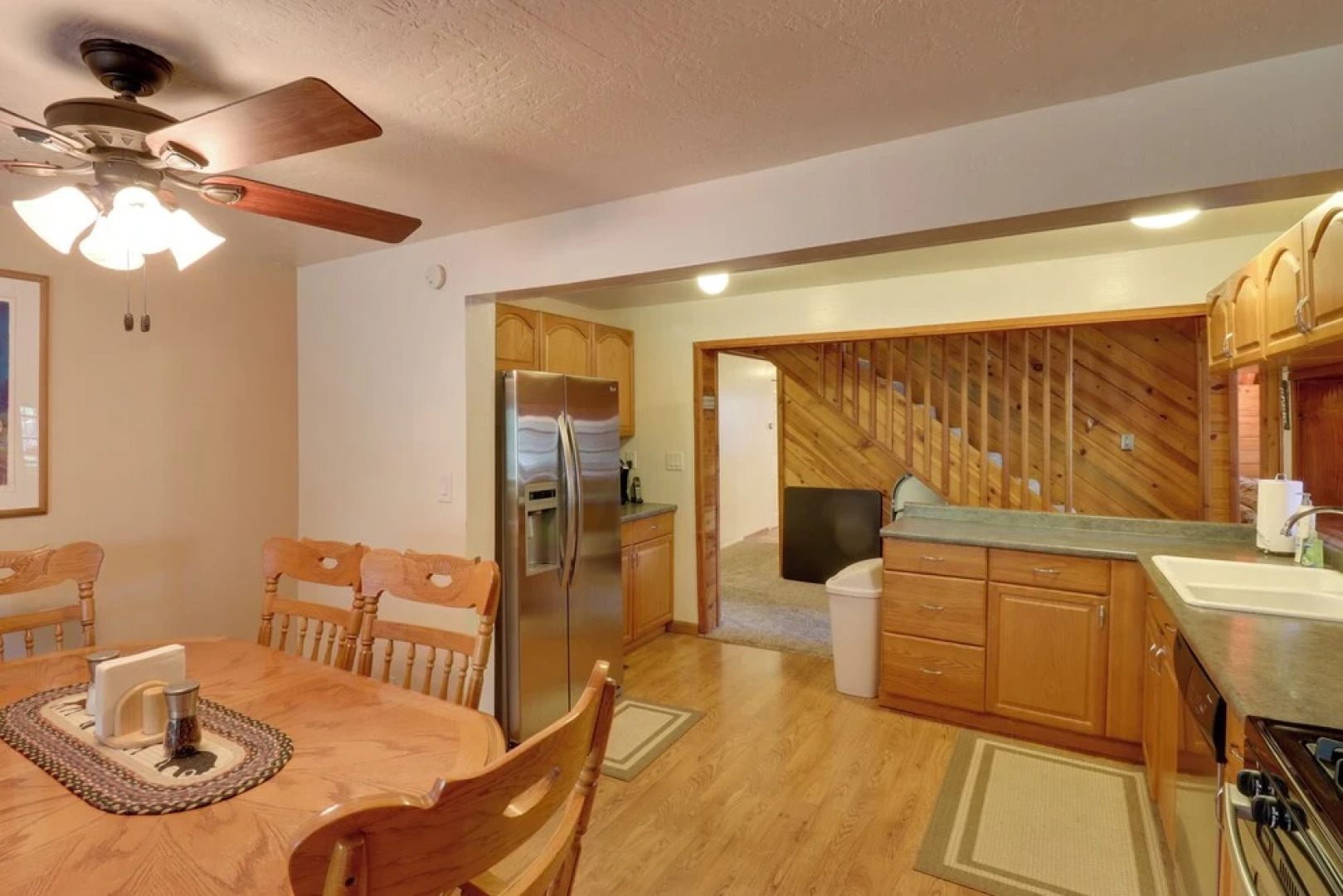 A-frame Pinetop Cabin < 6 Mi to Rainbow Lake!