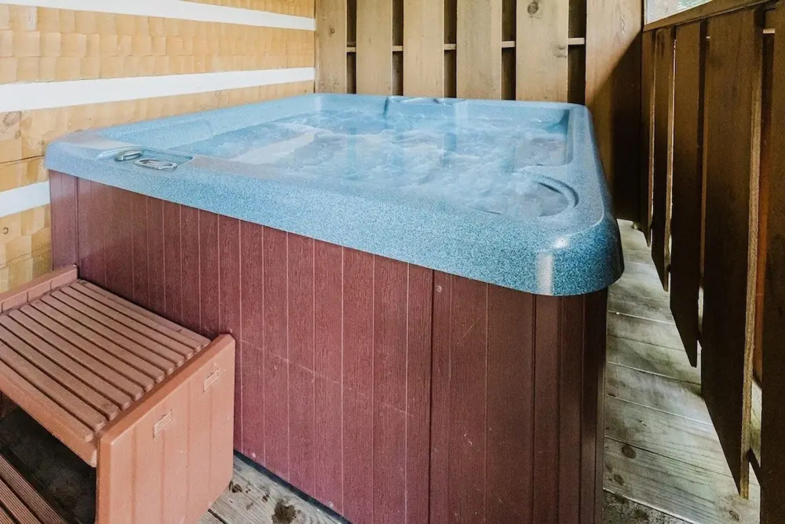 Big Kahuna Lodge 3 Bedroom Cabin by RedAwning