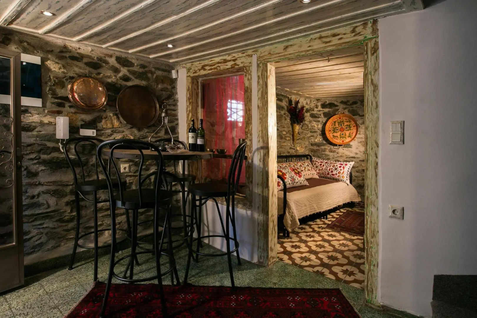 Classic Villa Ottoman