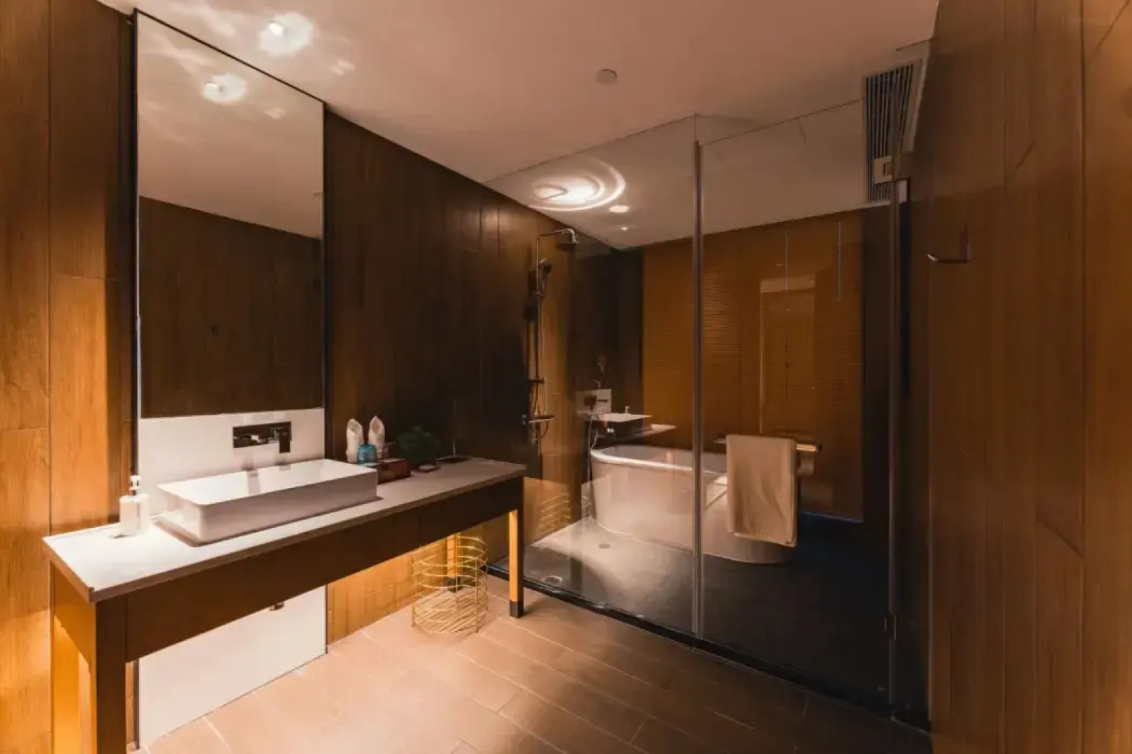 ShengSi Maison New Century Hotel