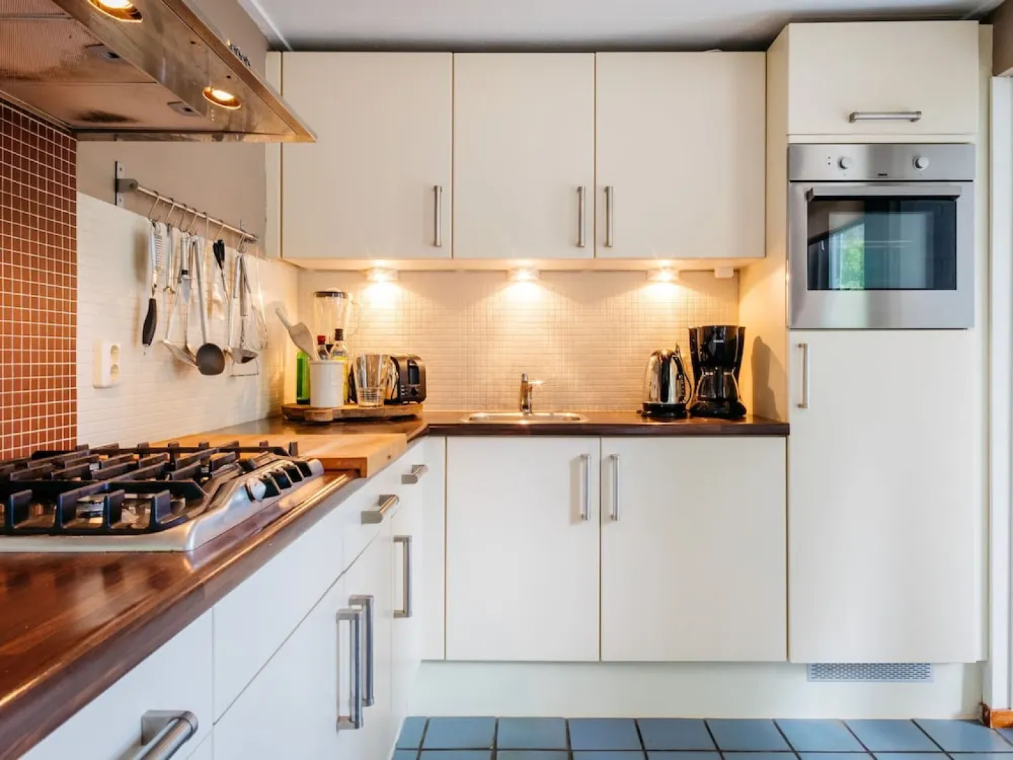 Charming Holiday Home in Burgh-Haamstede near Beach