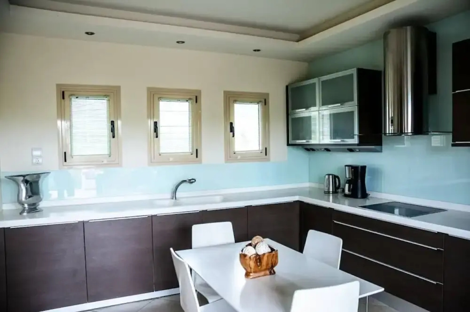 Green Luxury Villa Near The Sea