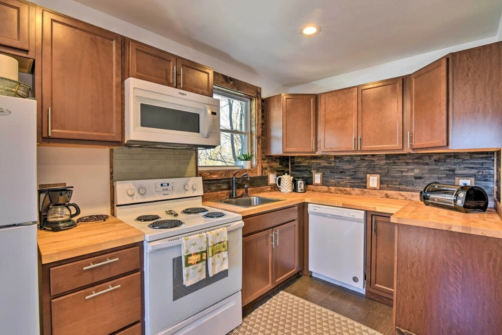 Pet-friendly Fair Play Getaway w/ Boat Dock!