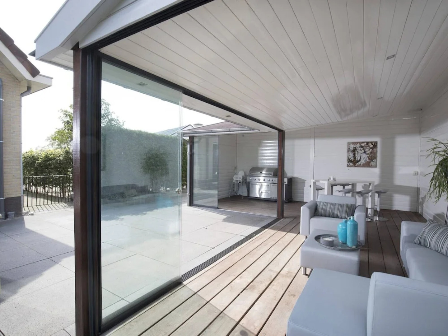 Luxury Villa With Outdoor Kitchen and Lake View