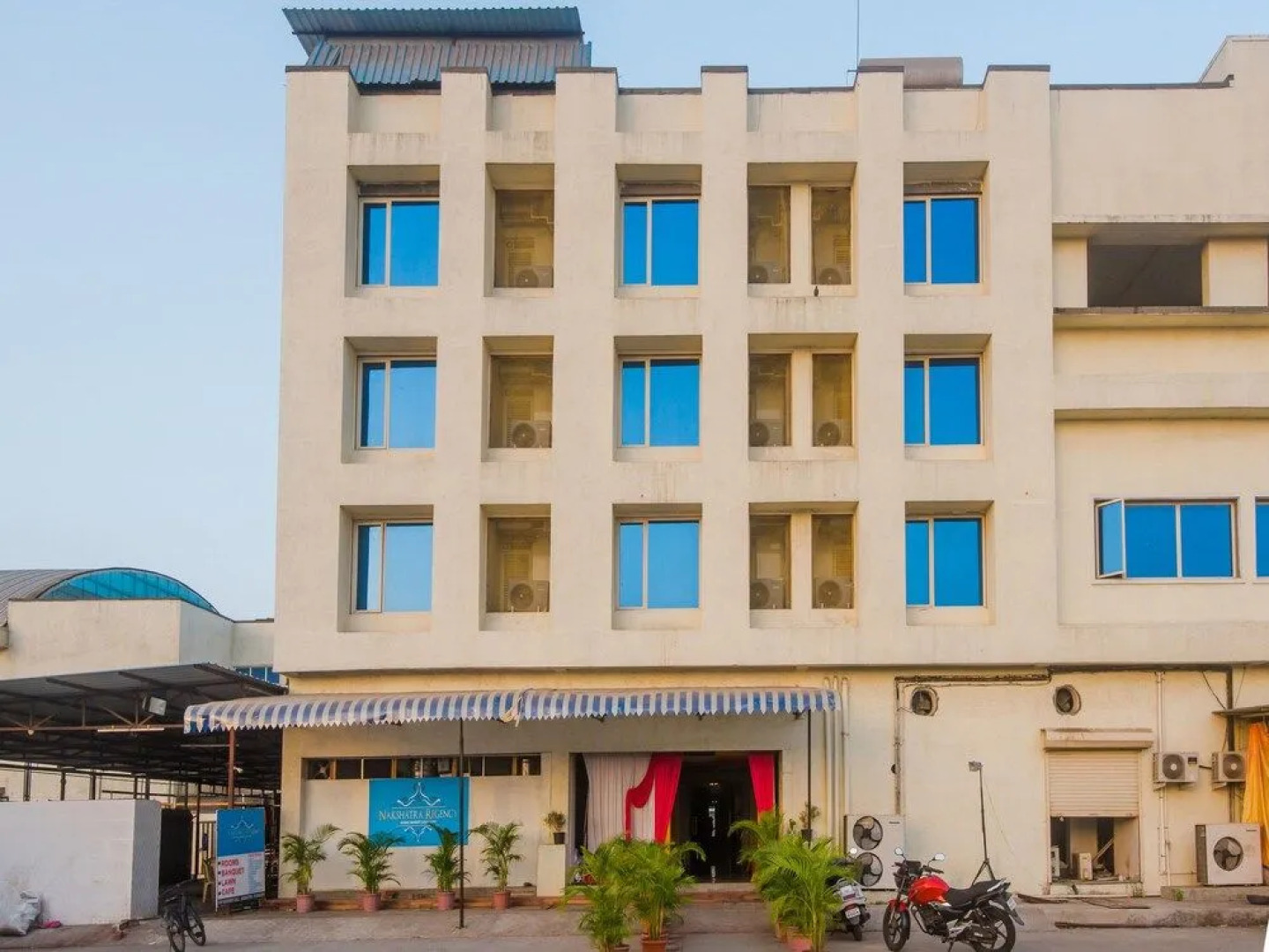 OYO 14699 Hotel Nakshatra Regency
