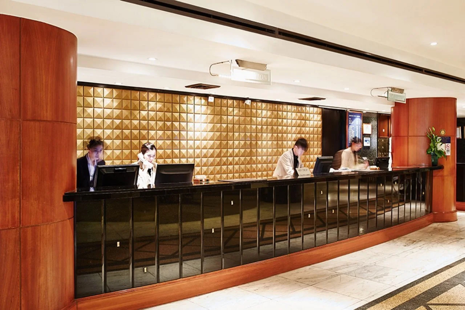Narai Hotel (SHA Extra Plus)