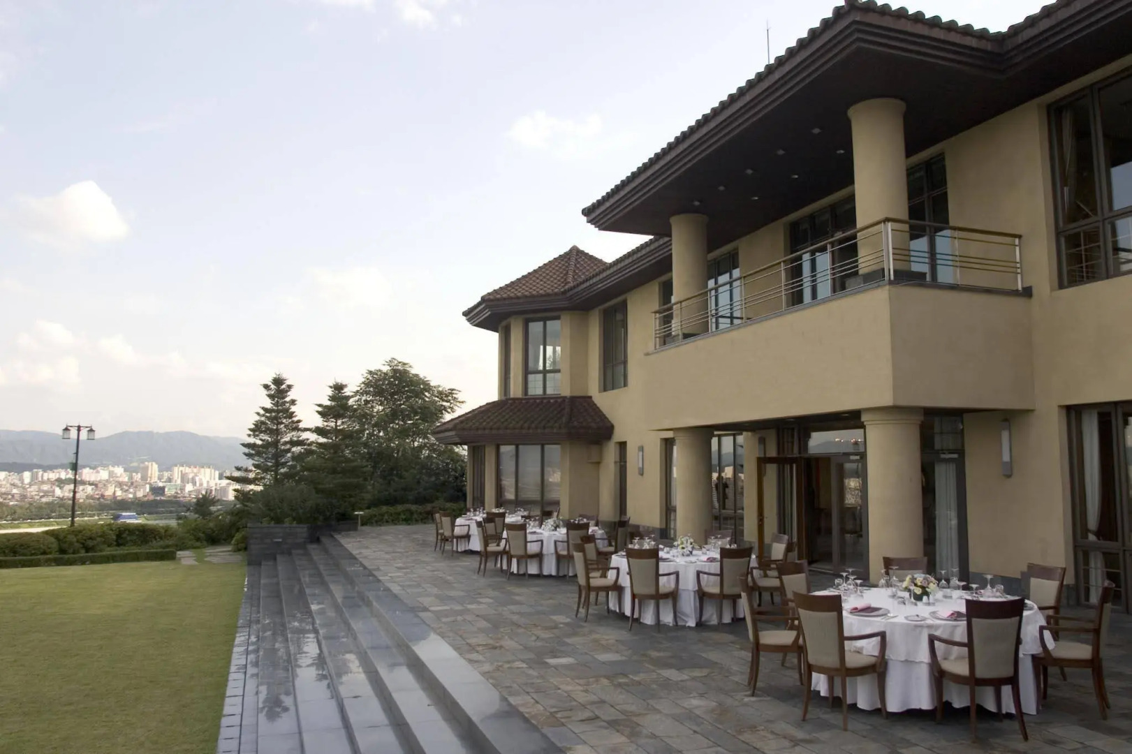 Sheraton Grande Walkerhill