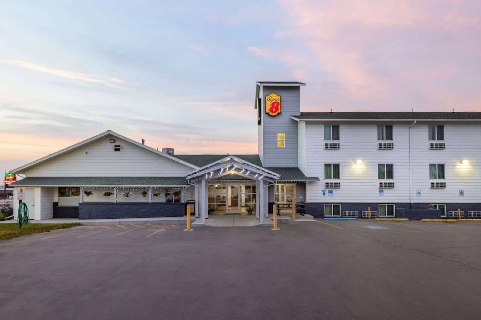 Super 8 Belgrade/ Bozeman Airport