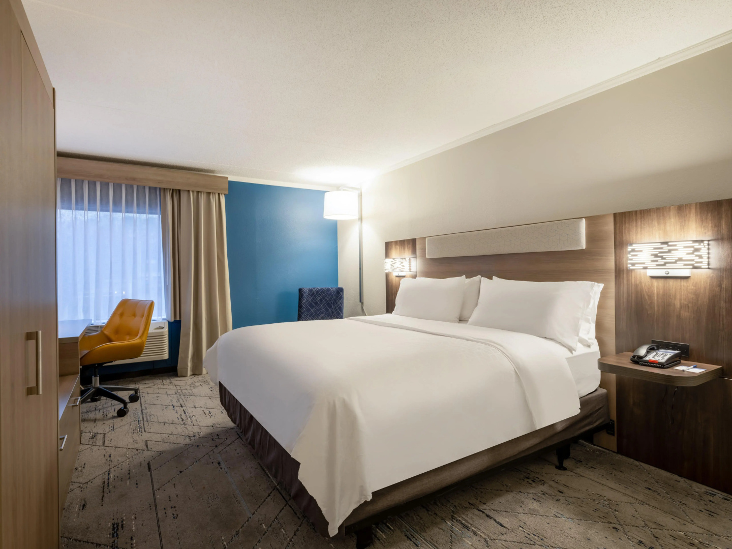 Holiday Inn Express & Suites Greensboro-(I-40 Wendover) by IHG