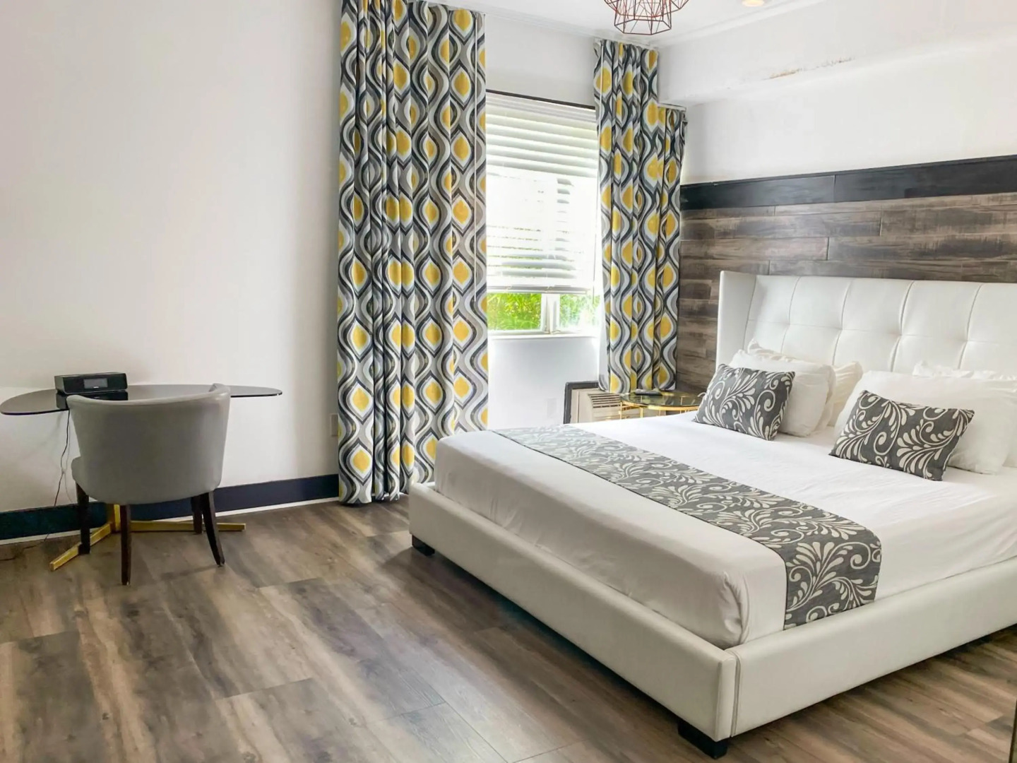 Catalina Hotel & Beach Club