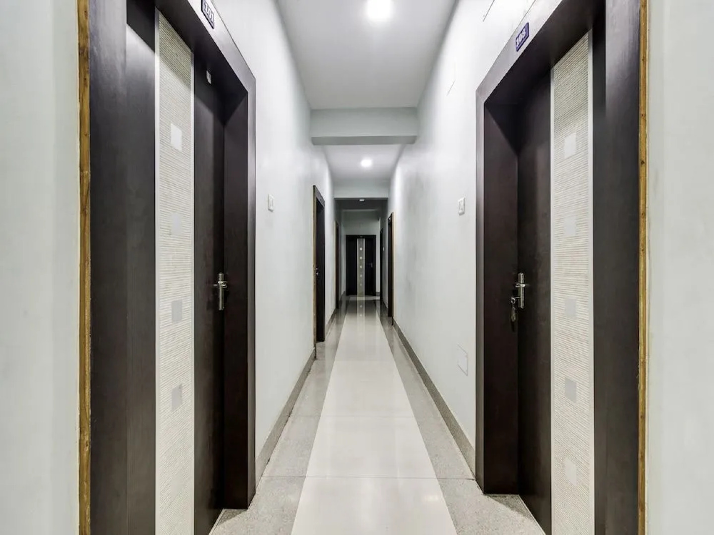 OYO 27698 Hotel Navneet Residency