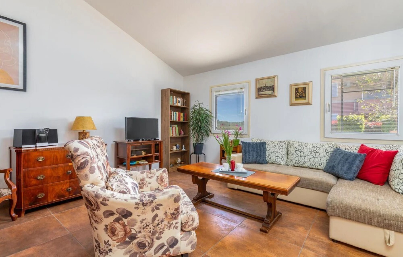 Nice Home in Valbandon with Hot Tub, WiFi & 2 Bedrooms