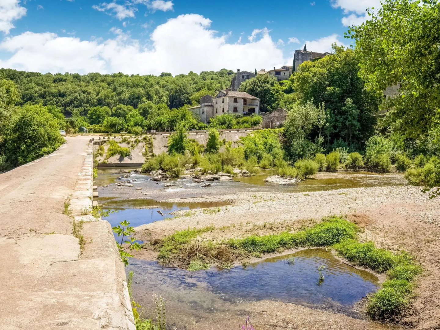 Charming Holiday Home In Montclus with Terrace