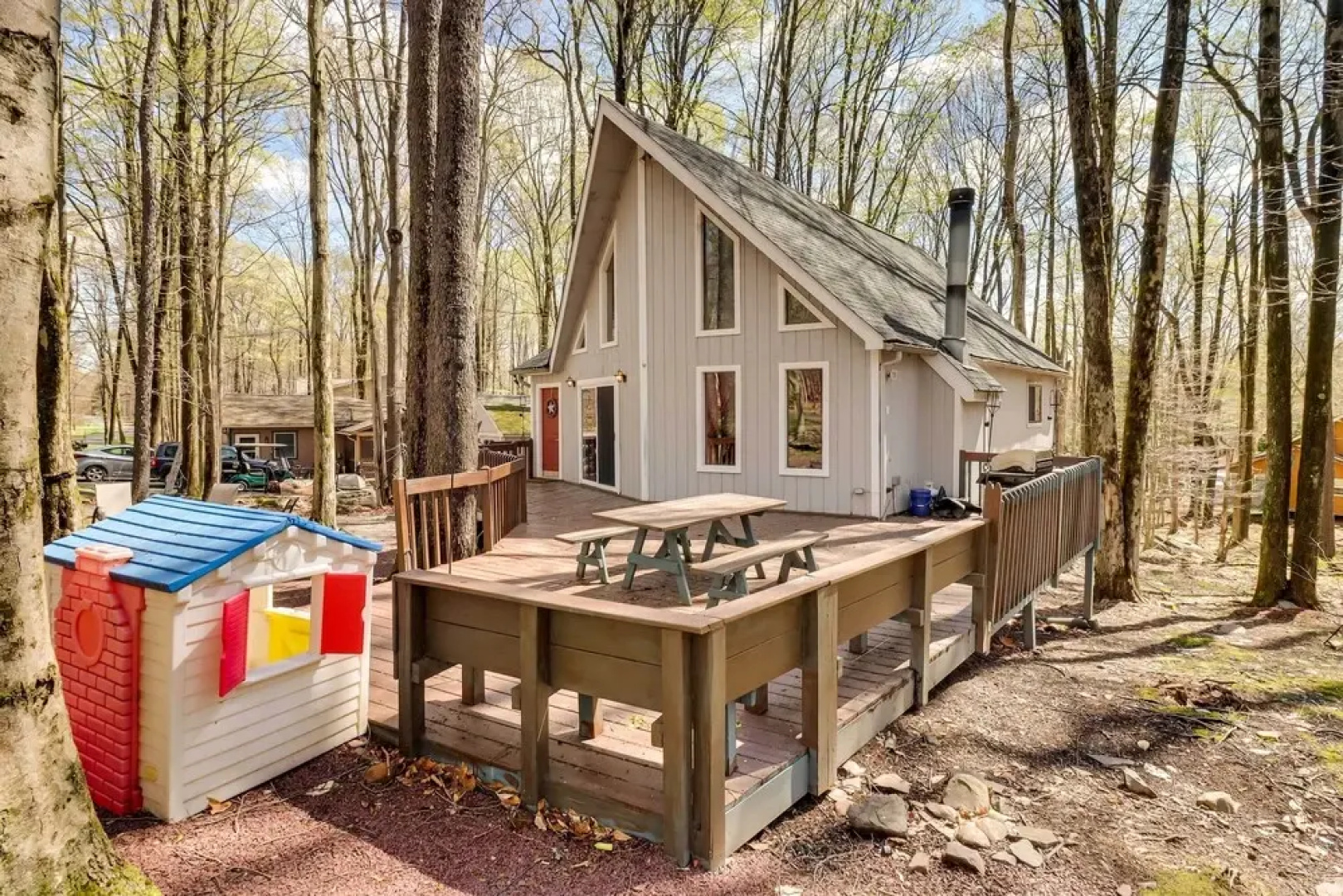 Spacious Pocono Lake House Near Skiing & Swimming!