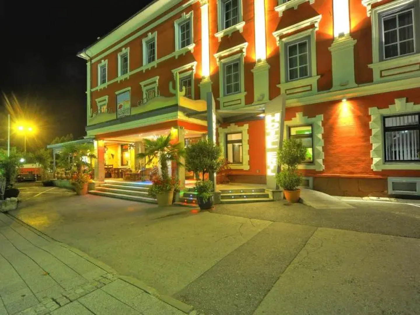 Hotel Ertl & mexican cantina salud