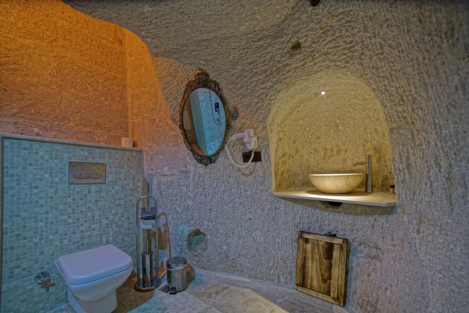 Zeus Cave Suites