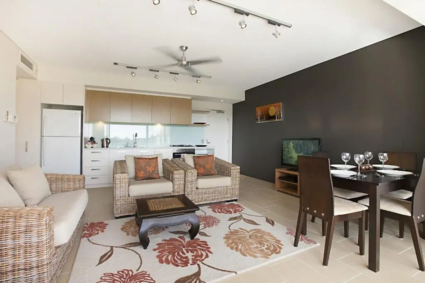 Saltwater Suites - 1,2 & 3 Bed Waterfront Apartments