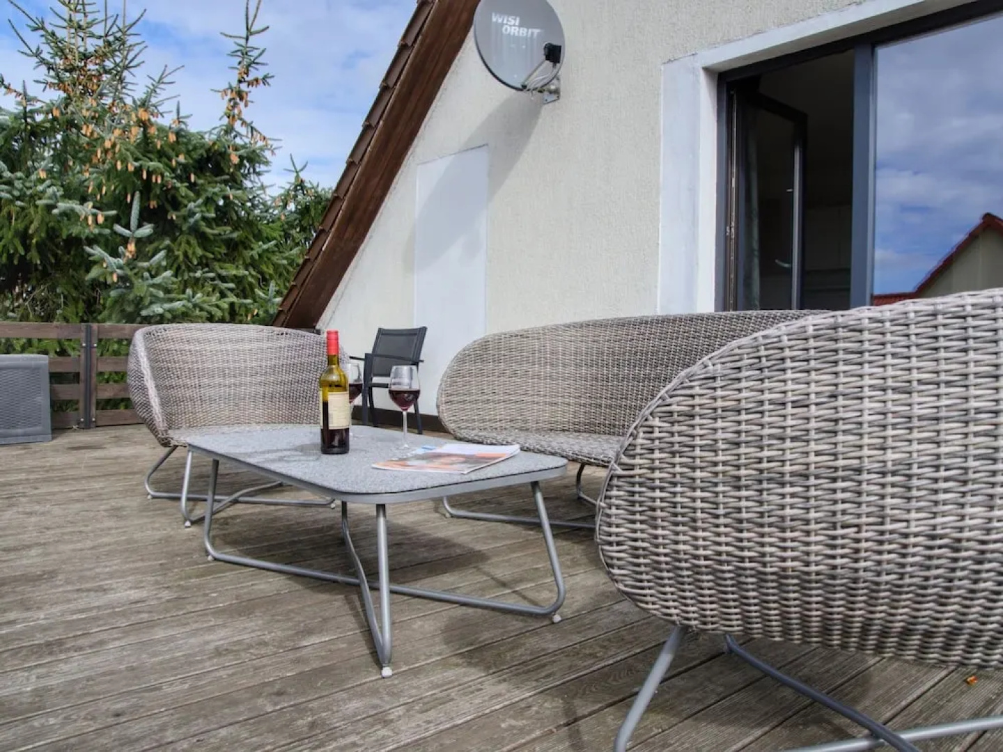 Ground-floor Apartment With Terrace and Large Garden With Lounge Area and Grill