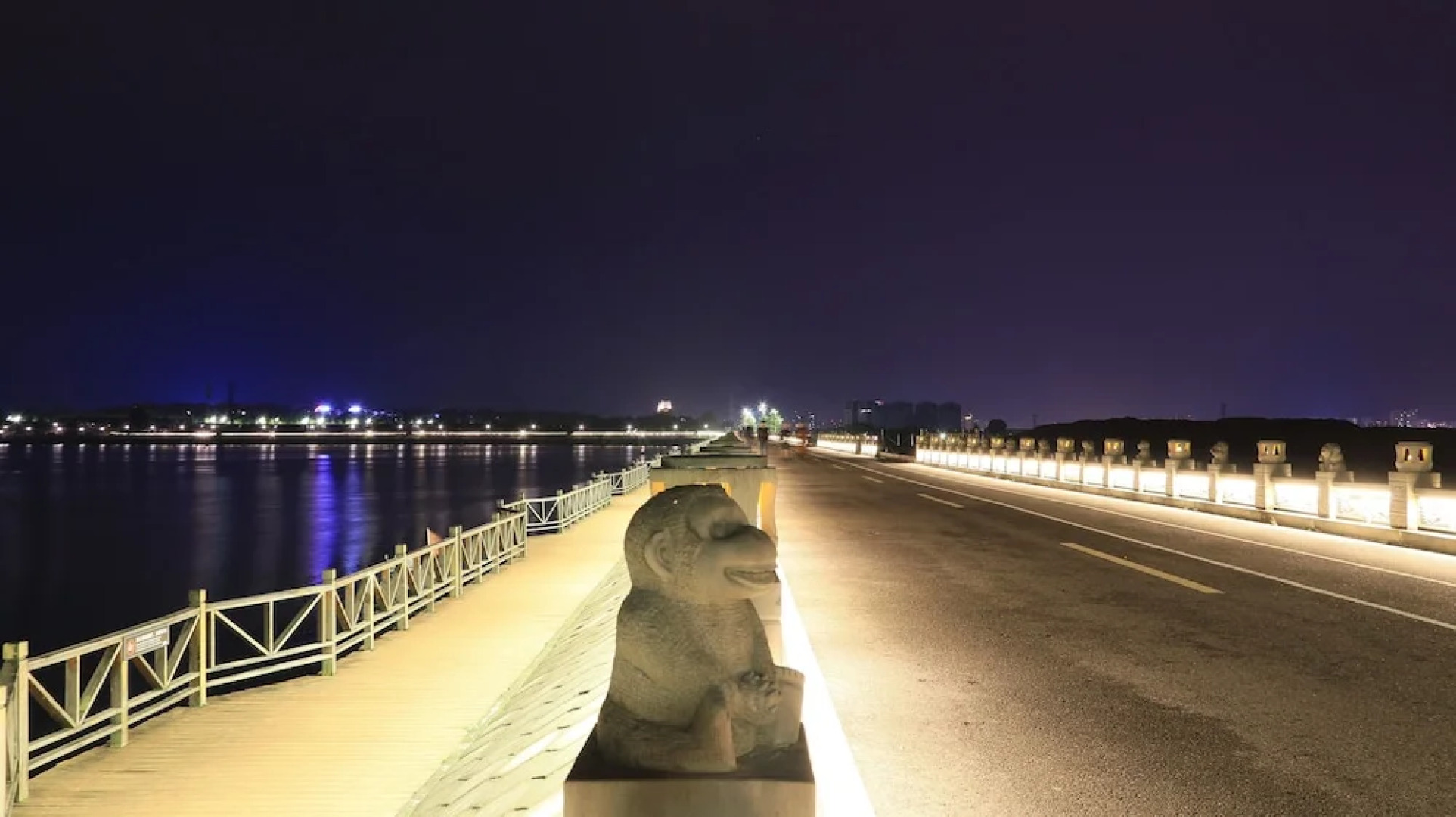 Mount Emei Moon Bay Hotel