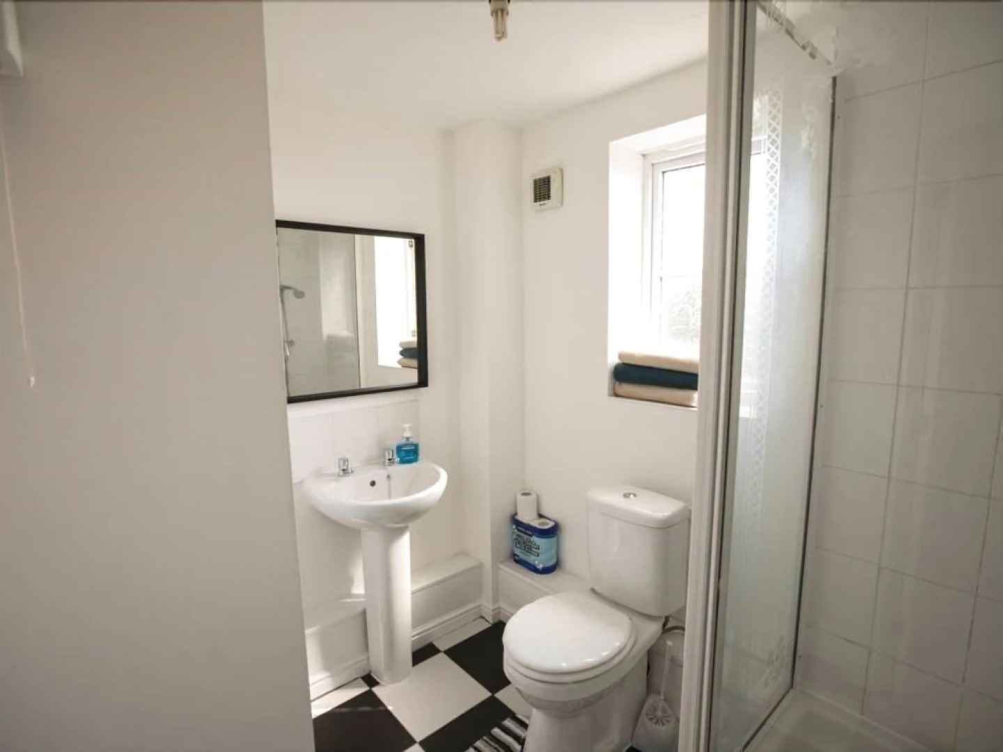 Lakeside Crystal Apartment