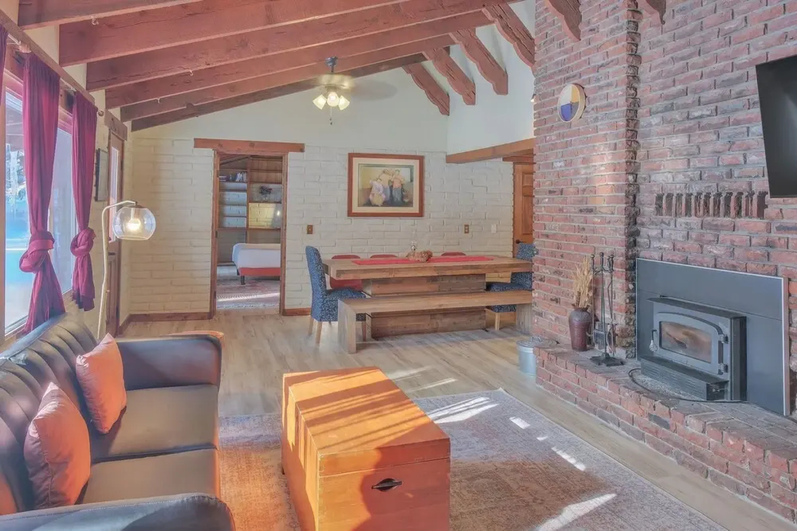 South Tahoe Rustic Home! Sleeps Over 10! 5 Bedroom Home by Redawning