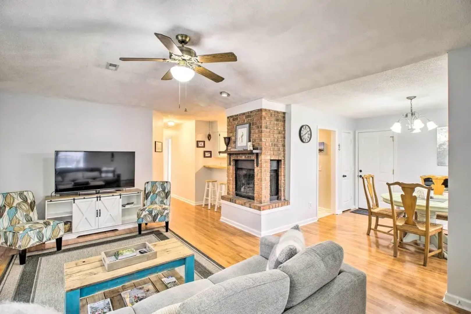 Proximity Place, Cozy Savannah Home w/ Deck!