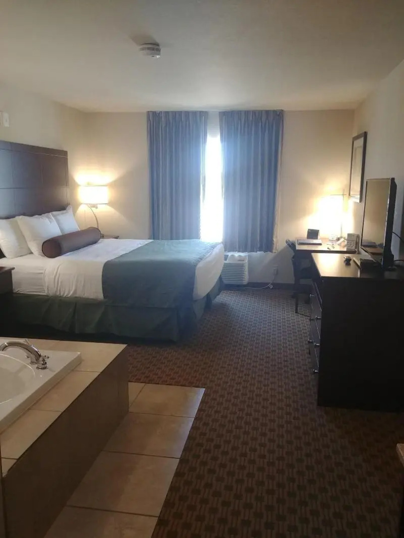 Cobblestone Hotel & Suites – Broken Bow