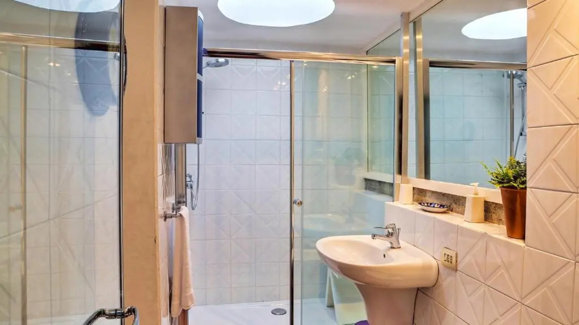 LANUVIUM 10, Emma Villas