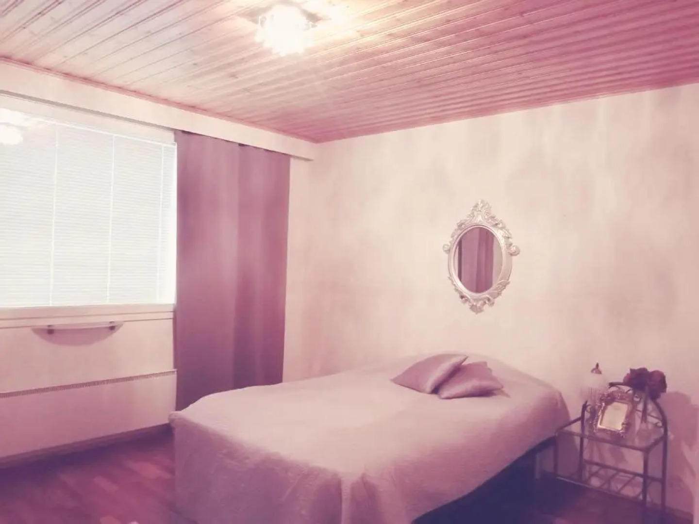 Tilava omakotitalo lähellä palveluita