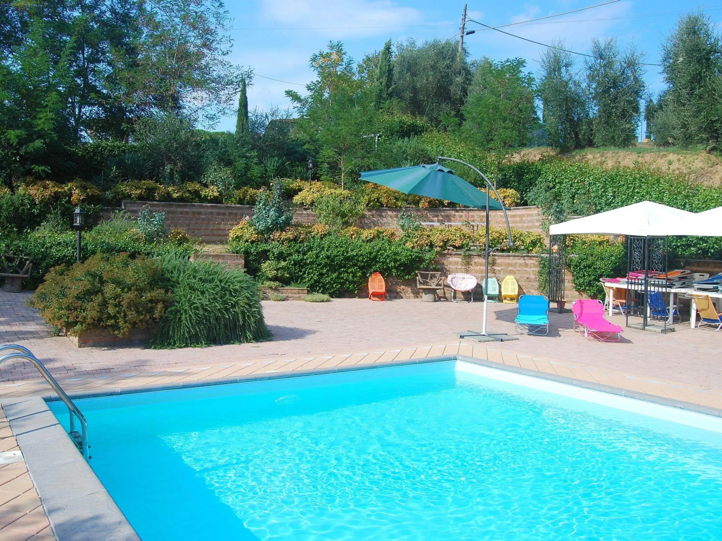 Sunlit Home With Pool