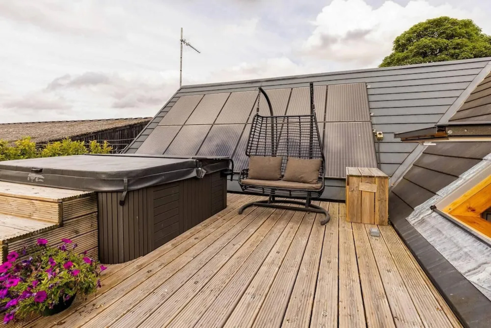 Stunning Luxury Duplex With Hot Tub and Aircon