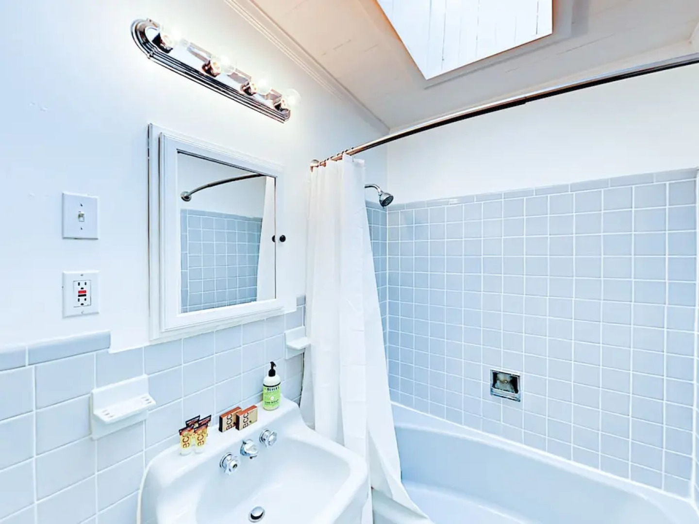 732 Mountain Home 4 Bedrooms 2.5 Bathrooms Home