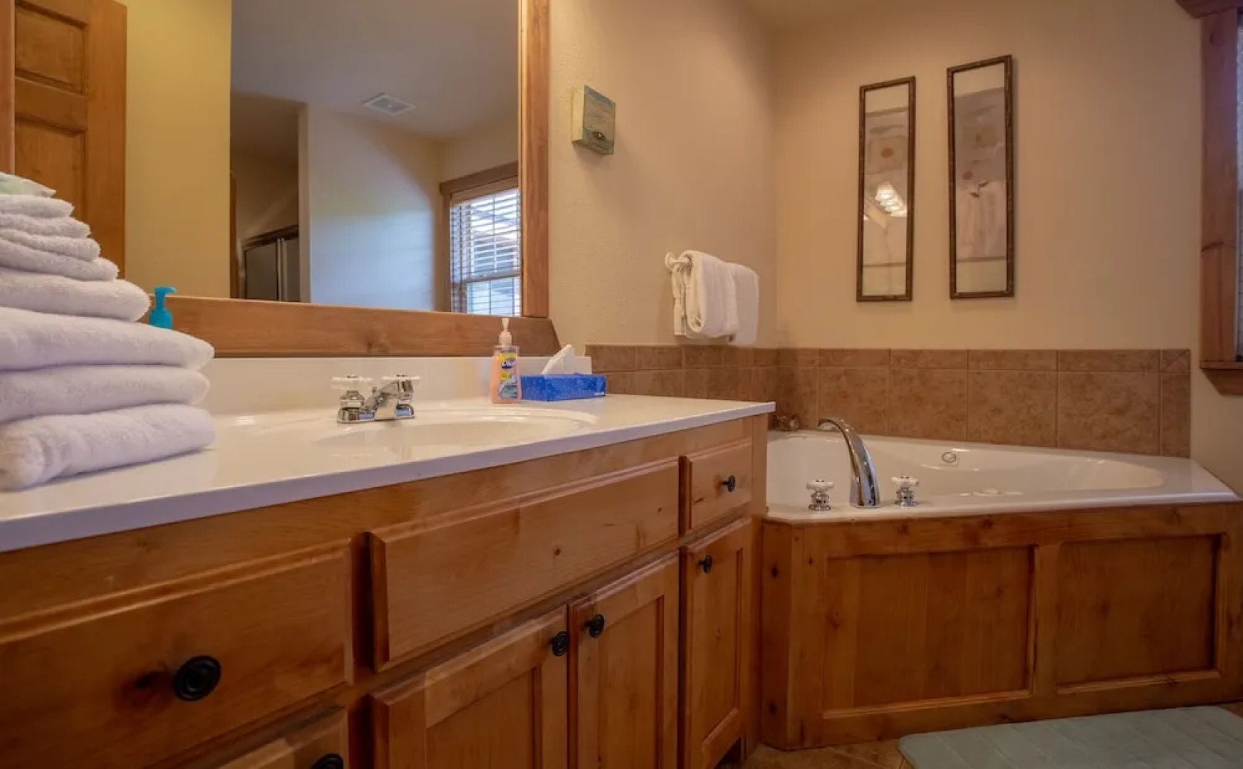 Dakota Lodge 2 Bedroom Home by RedAwning