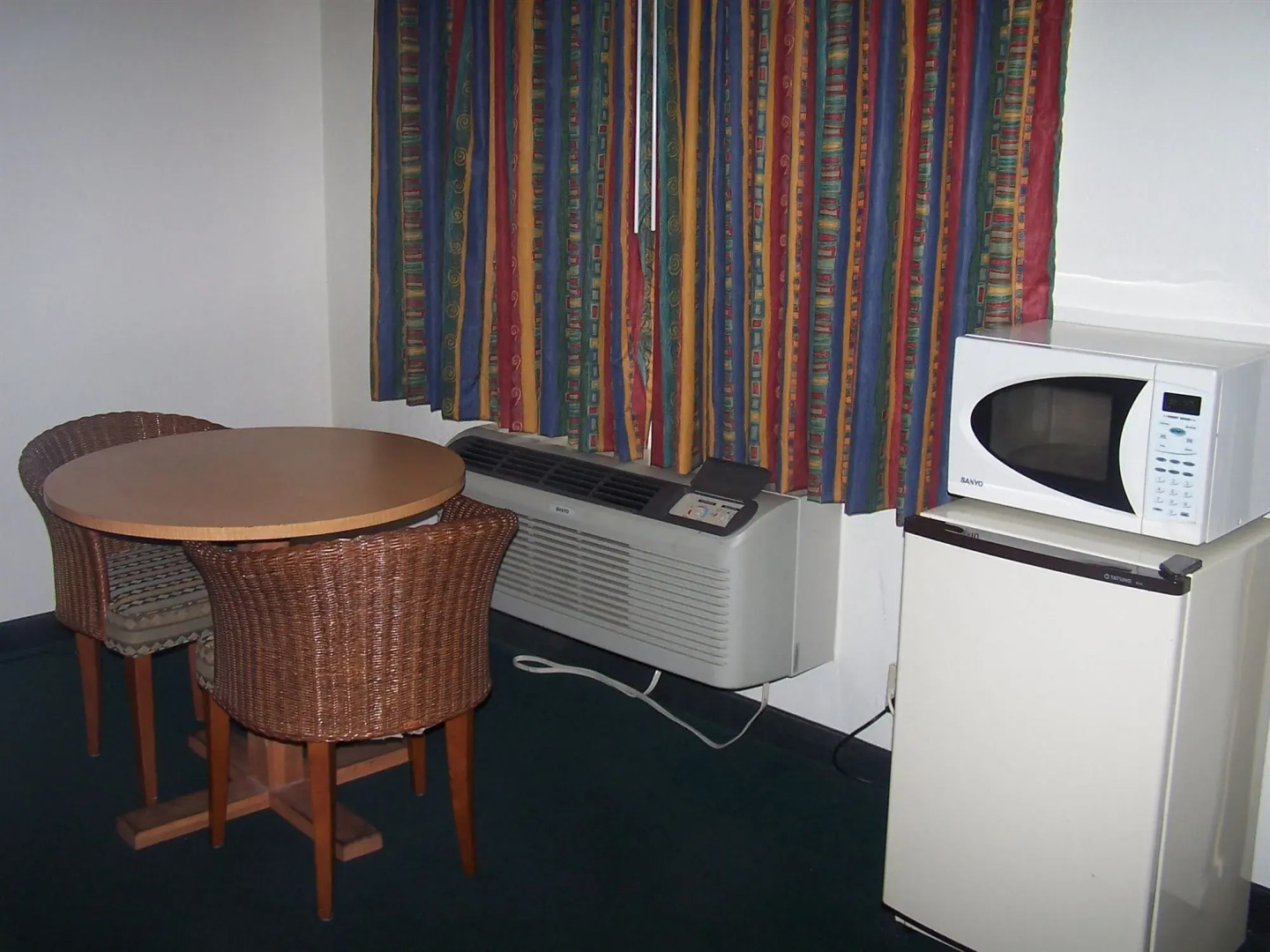 American Inn & Suites