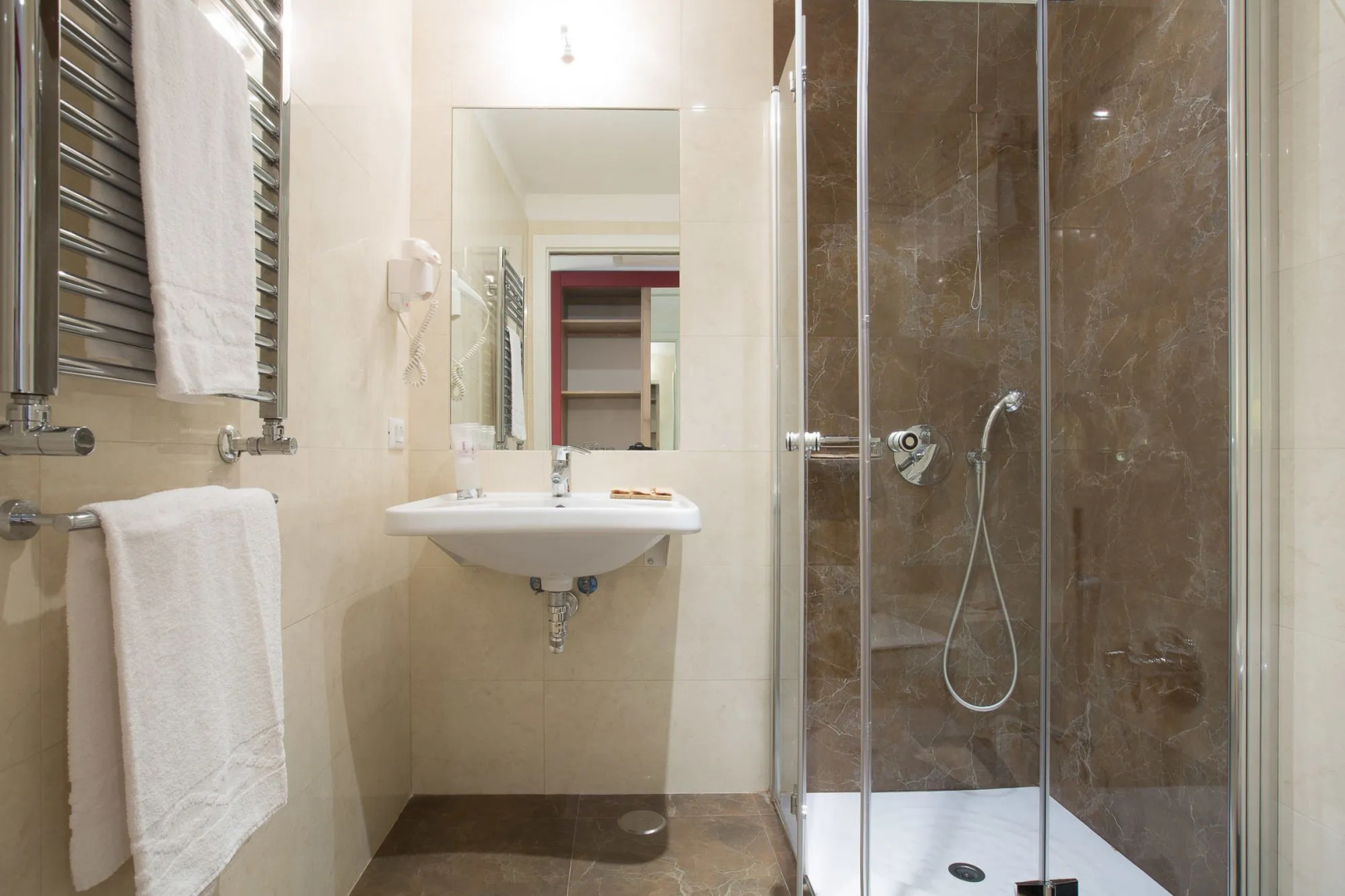 Floris Hotel
