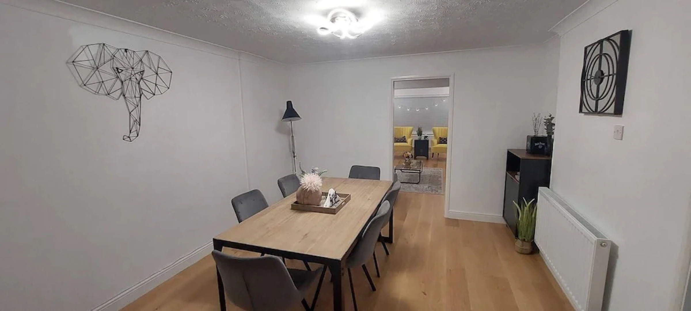 Luxury 5 Bedroom 2 BA House with Parking