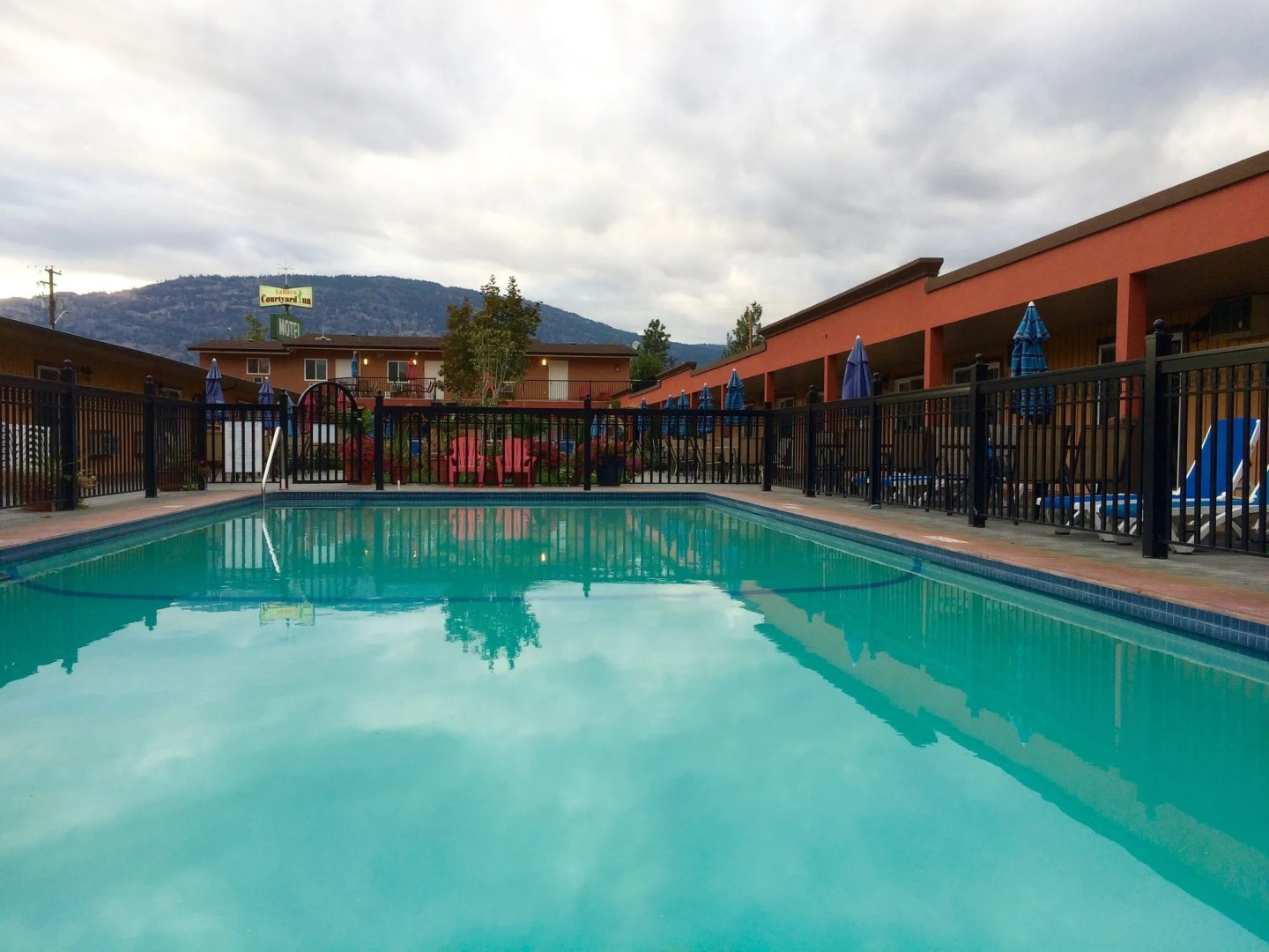 Sahara Courtyard Inn