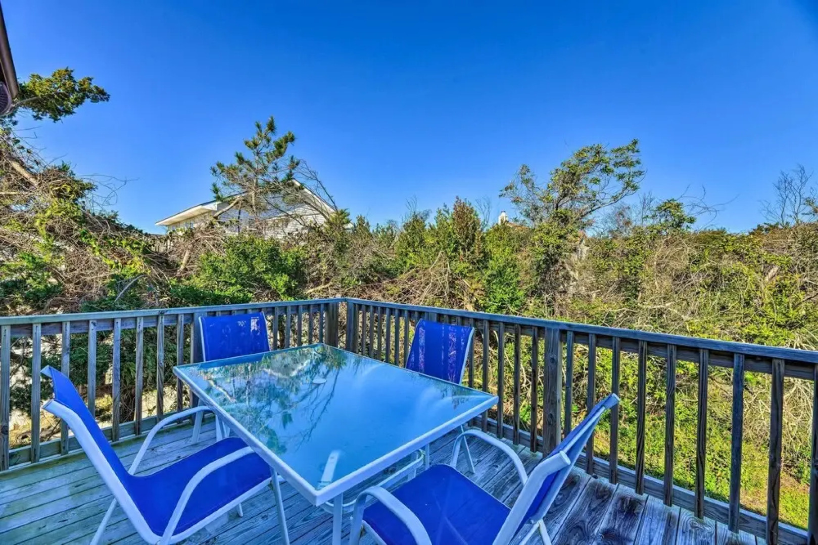 'west of the Moon' Ocean Apt w/ Beach Access!