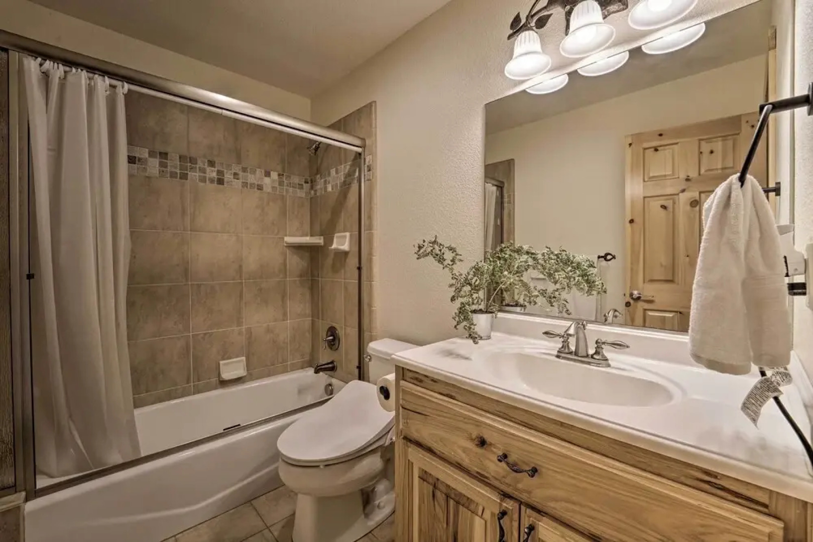 Near Donner Lake & Skiing: Soda Springs Cabin!