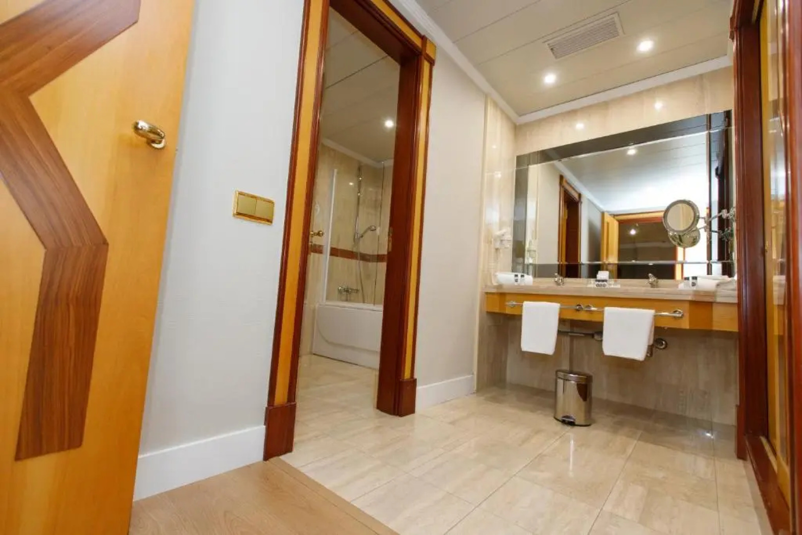 Отель Oca Puerta del Camino