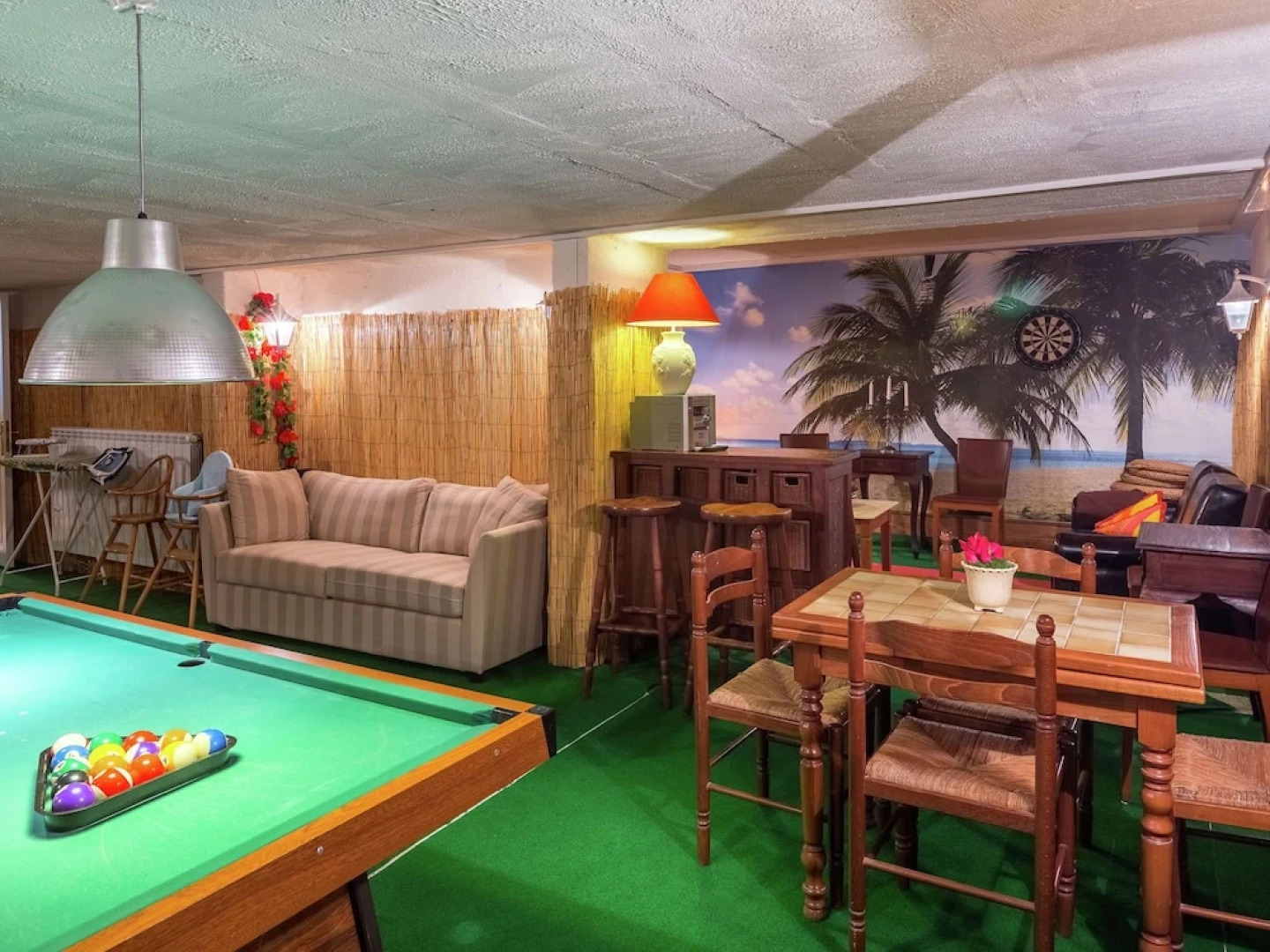 Stately Villa in La Gaude With Relaxation Area and Pool