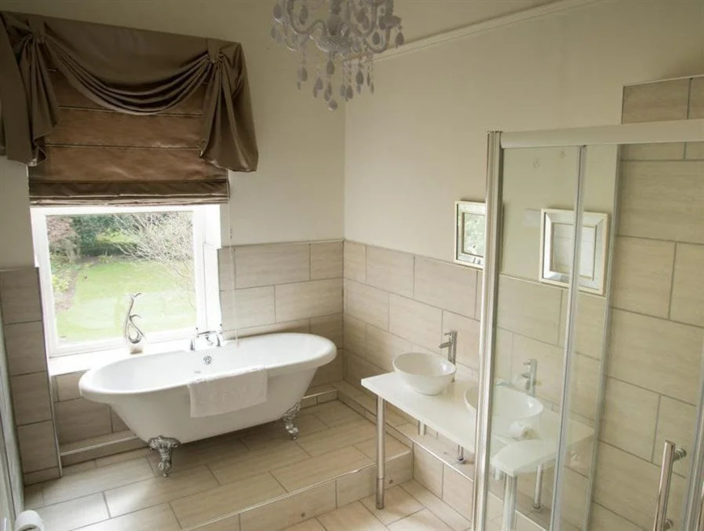 Mansfield Manor Hotel