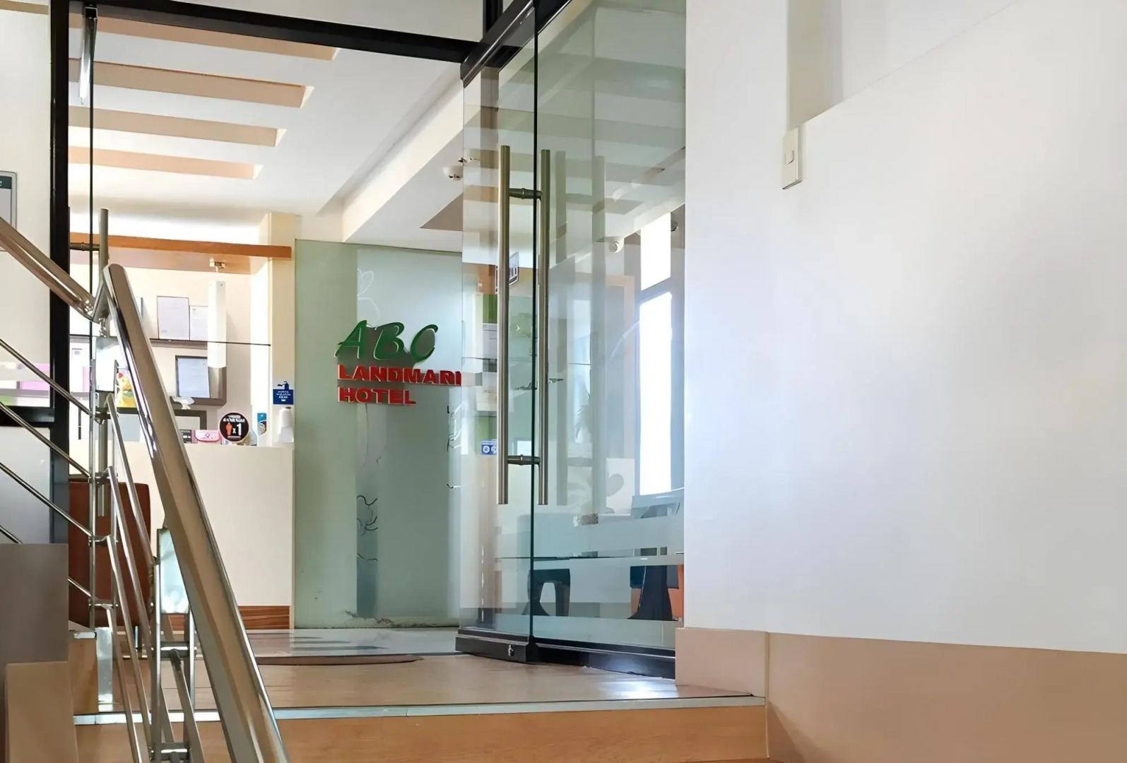 RedDoorz Plus @ ABC Landmark Hotel