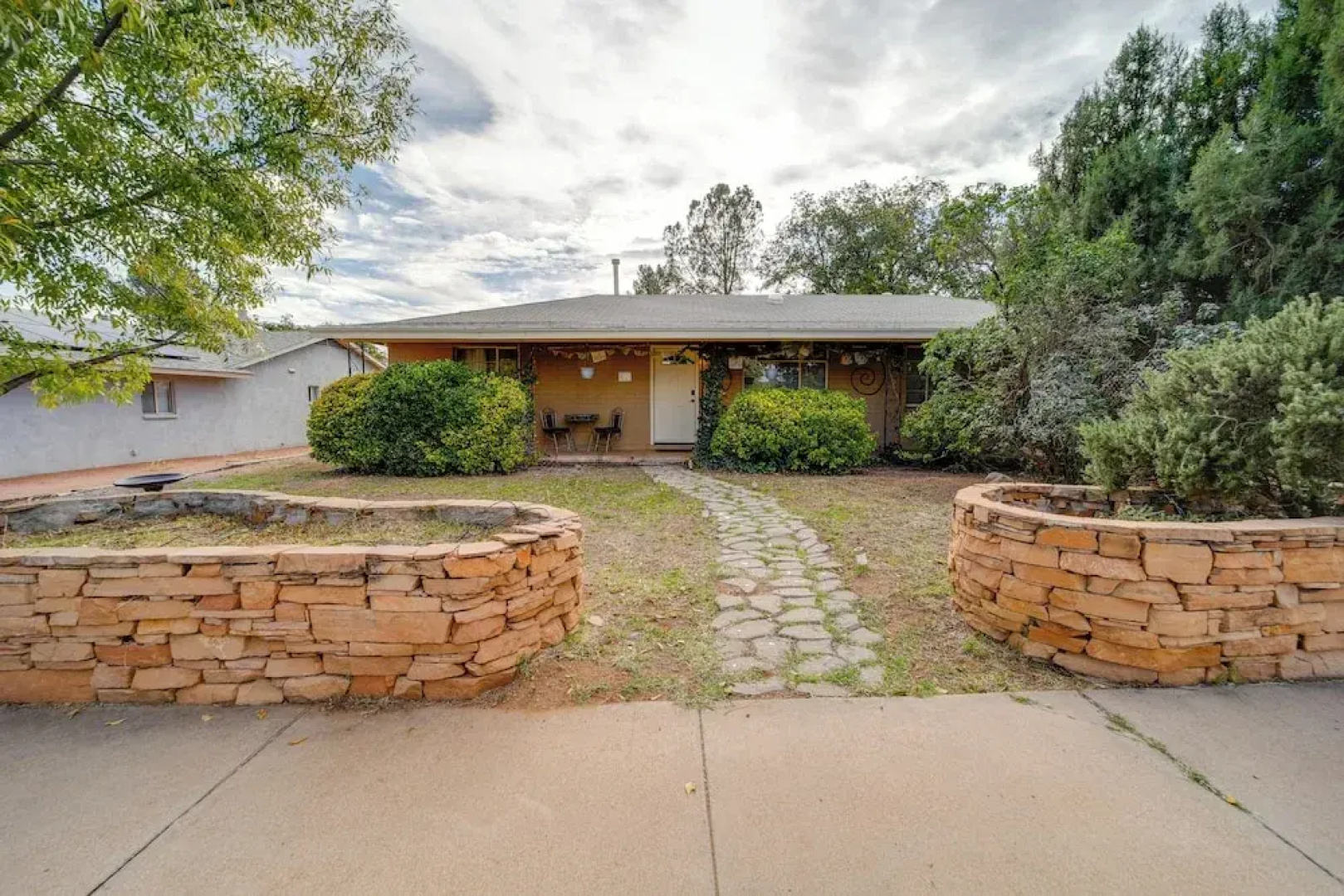Pet-friendly Cottonwood Home w/ Mountain View!