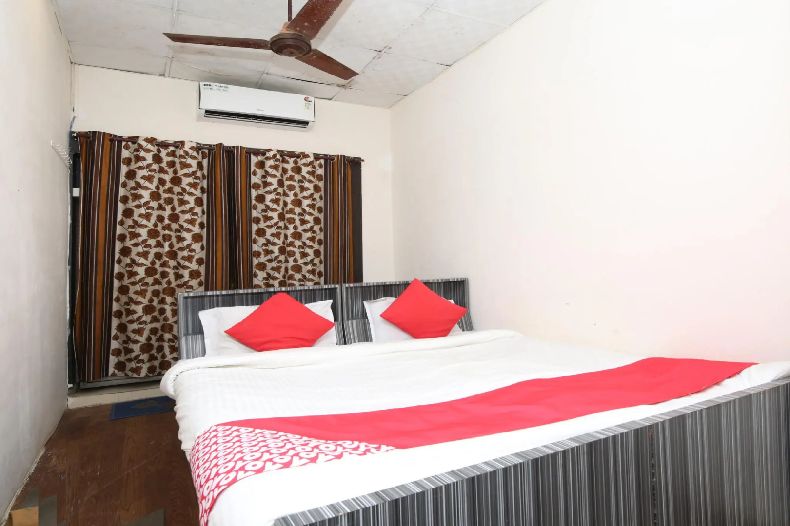 Collection O 29245 Hotel E Square